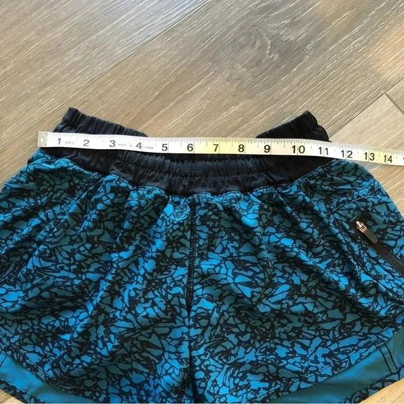 Lululemon Tracker Short blue size 4 - Picture 3 of 7